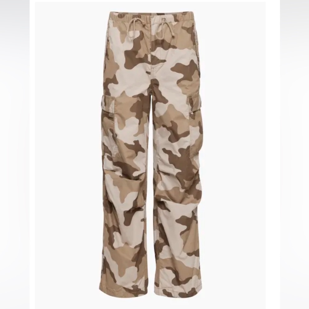 ARITZIA Camouflage Cargo Pants NEW